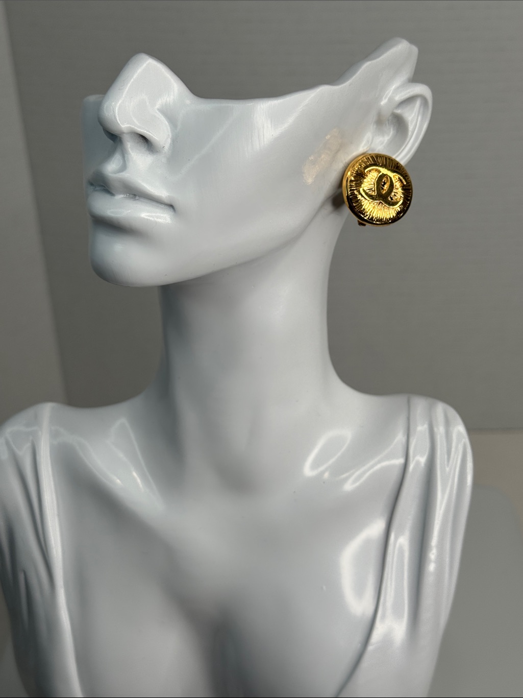 Vintage Chanel 1994 Cc Logo Clip-On Earrings Gold Tone Sunburst Round